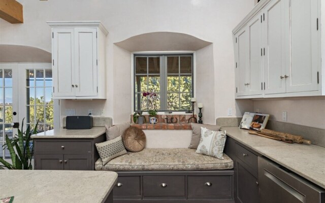 Arroyo Vista - Secluded Southwestern Luxury