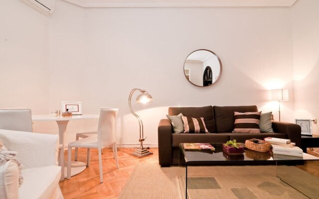 Exclusive Apartment In Paseo Del Prado