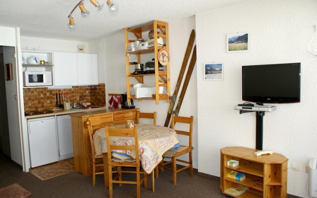 Studio in Montgenèvre, With Wonderful Mountain View, Balcony and Wifi