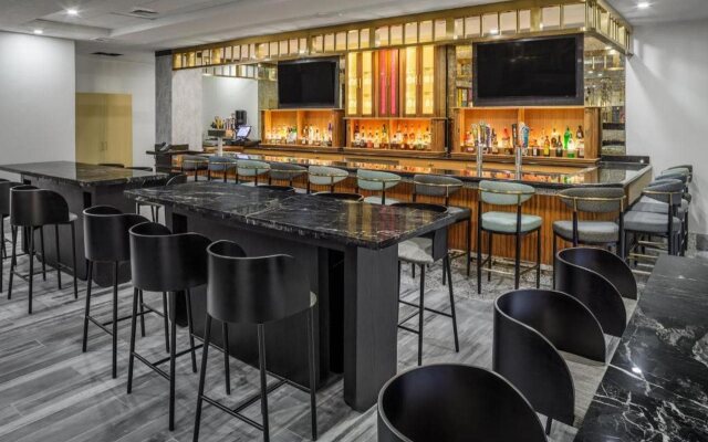 DoubleTree by Hilton Sarasota Bradenton Airport