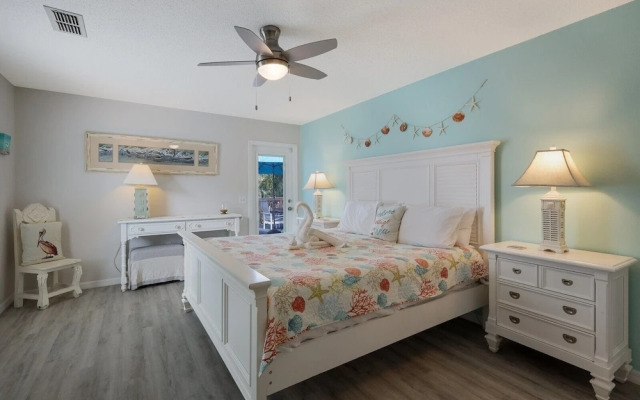 Canario  3 Bedroom Home by RedAwning