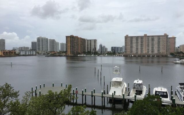 Big Place in Sunny Isles near Beach