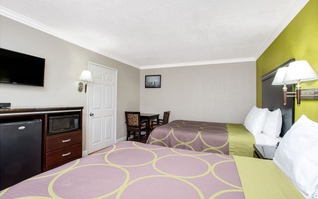 Elev8 Hotel Los Angeles LAX