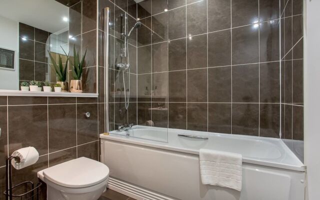 Chic Merchant City Apt. w/ Balcony