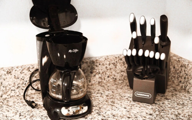 Music City Retreat Awesome Location, Sleeps 4!