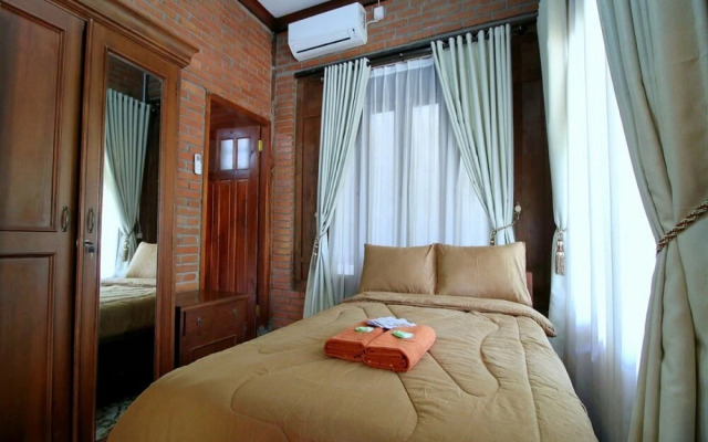 Anugro's Homestay By The Grand Java