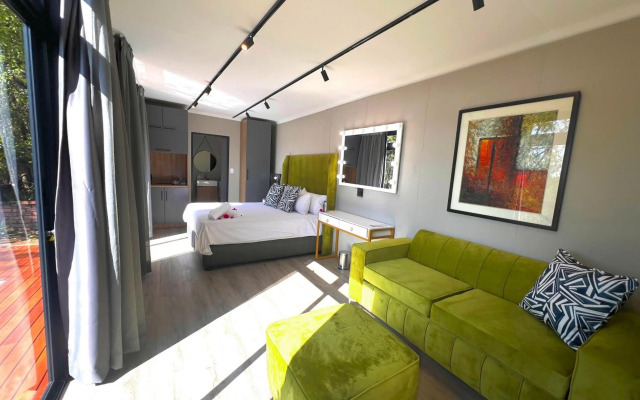 Shangri-La Country Hotel