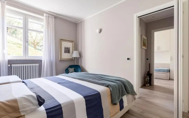 comfortable apartment in front of the lake