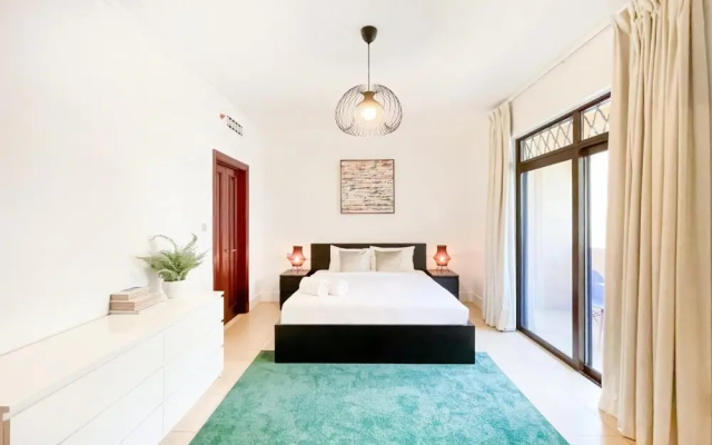 Modern 3BR APT w Maid s Room