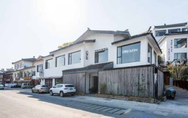 Wutong Banshan Hostel