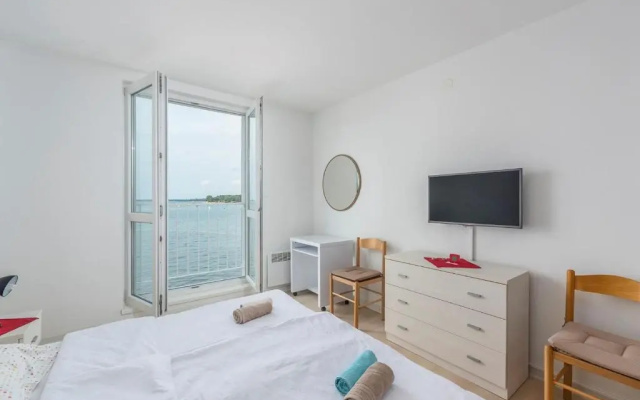 One bedroom apartment with direct sea view located in the old town of Porec - Apartment in Porec - Photo 3
