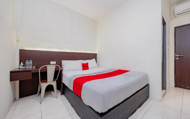 RedDoorz Plus @ D San Residence Buah Batu – Guest Rooms – Bandung