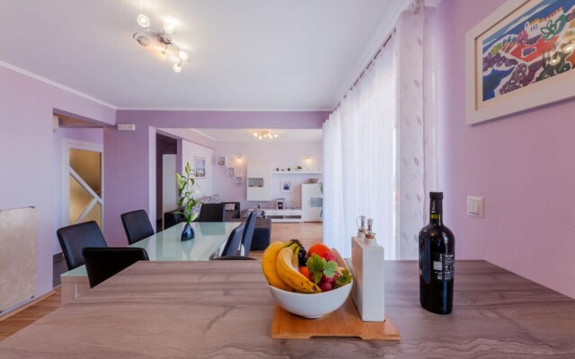 Stunning Home in Prigradica With Wifi and 2 Bedrooms