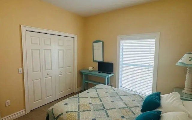 Sans Souci 6 Bedroom Home by RedAwning