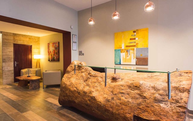 Earl Heights Suites Hotel