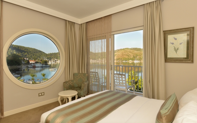 Yacht Classic Hotel - Boutique Class