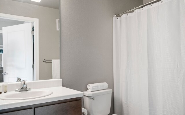 The Luxe Suites at University of Arkansas