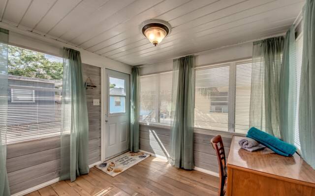 Honeymoon Bungalow - Roelens Vacations