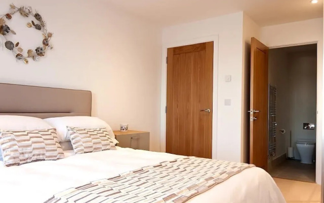 2 Bed - Leeward House by Pureserviced