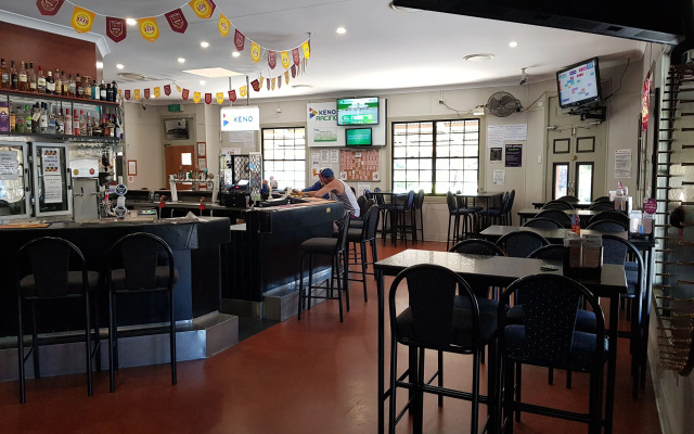 Lamington Hotel Motel