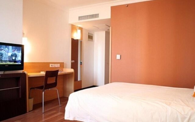 ibis Tianjin Railway Station Hotel