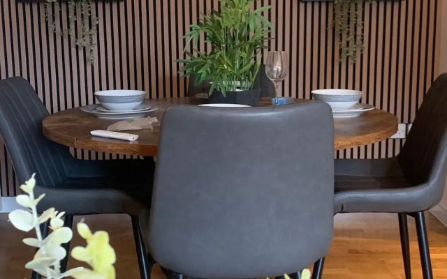 Central Liverpool Apartment-sleeps 6-free Parking
