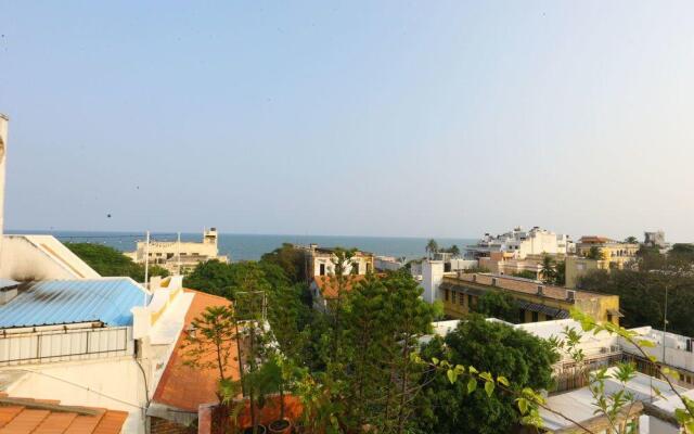 OYO Home 10911 Sea View 3BHK White Town