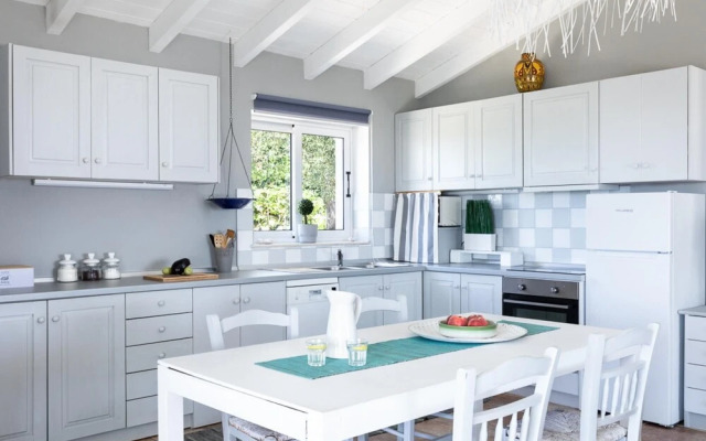 Juniper House - Charming 3 bed Villa With sea View