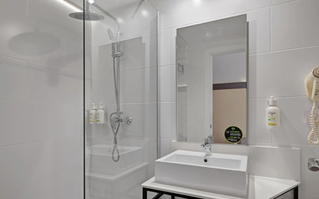 B&B Hotel Girona 2
