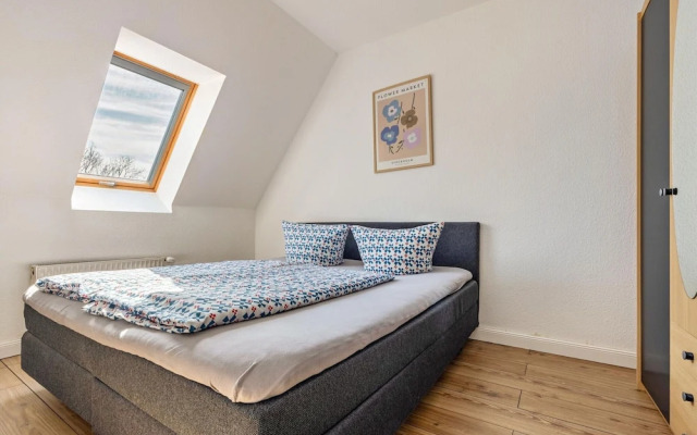 Apartment by Lake Muritz With Marina Views