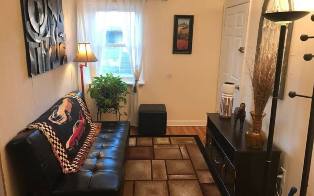 Private Room 2 - Near NYC, EWR & Outlet Mall