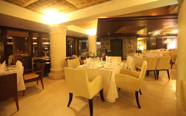 Peninsula Grand Hotel