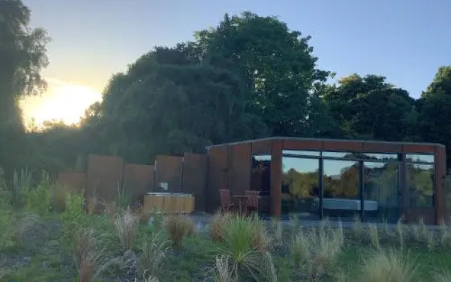 Ngā Whare Mānatu