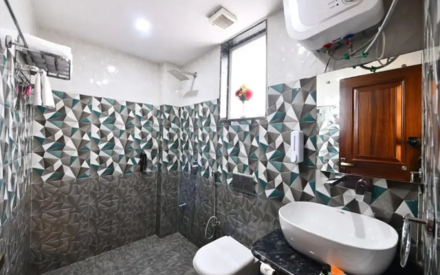 Click Hotel Narayana