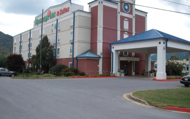 Holiday Inn Express Erwin I-181/i-26