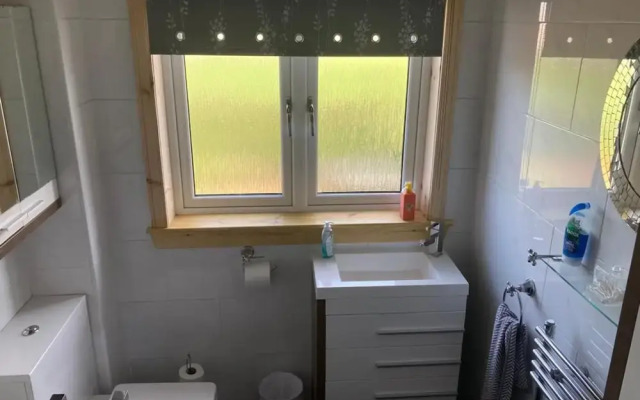 3bed House - Family Friendly - Close To Lochness