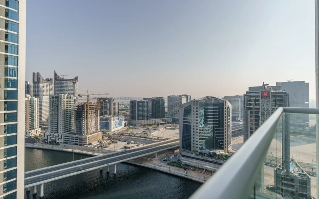 Eloquent Cozy Studio with Incredible Canal Views