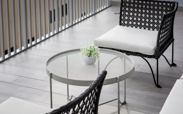 Bright 1BR with balcony in Luma 22