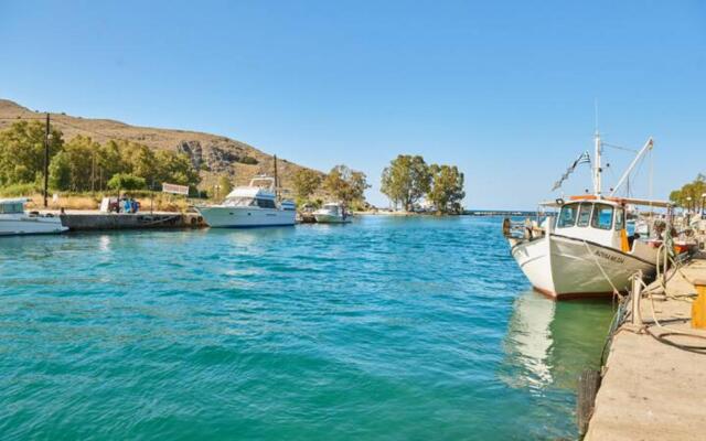 Stunning Lake Kournas Retreat 2 New Private Pool