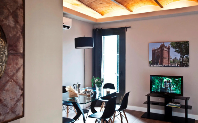 AinB Eixample-Miro Apartments