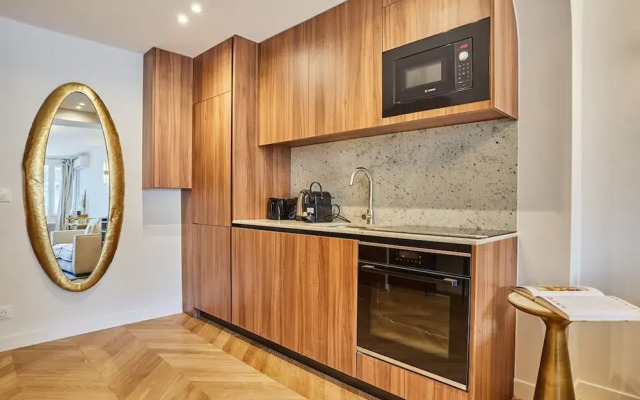 Apartment in the Center of Paris