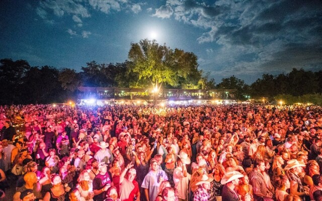 Hondo's River Haus - 4 Br Home