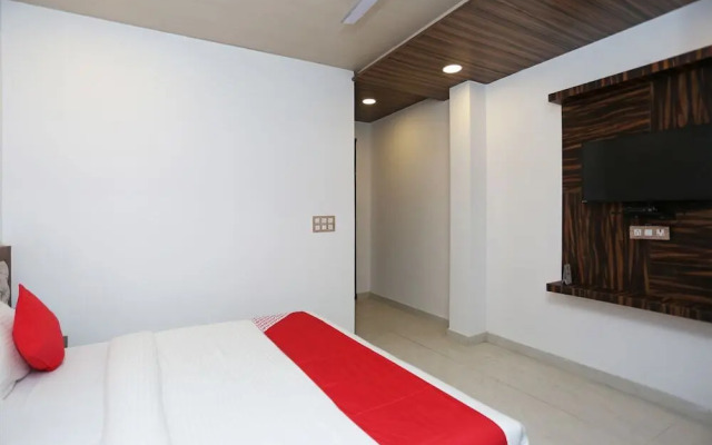 OYO 15566 Hotel Rosewood Inn