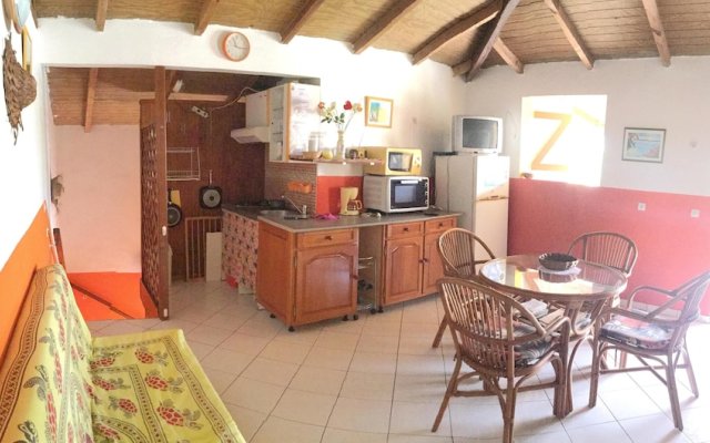 House With 2 Bedrooms in Le Moule, With Enclosed Garden and Wifi - 2 k