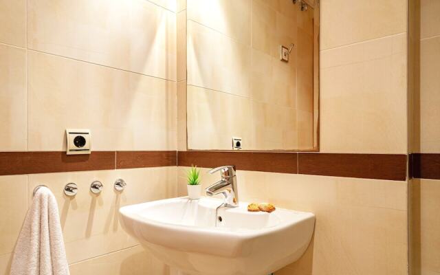 Large Terrace Apartment and near the Pool Ref 38
