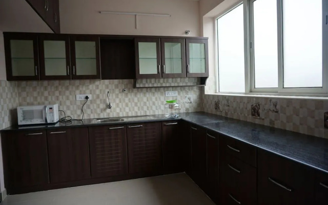 Solitaire Service Apartments