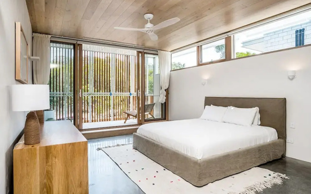 Your Luxury Escape - Driftwood Three