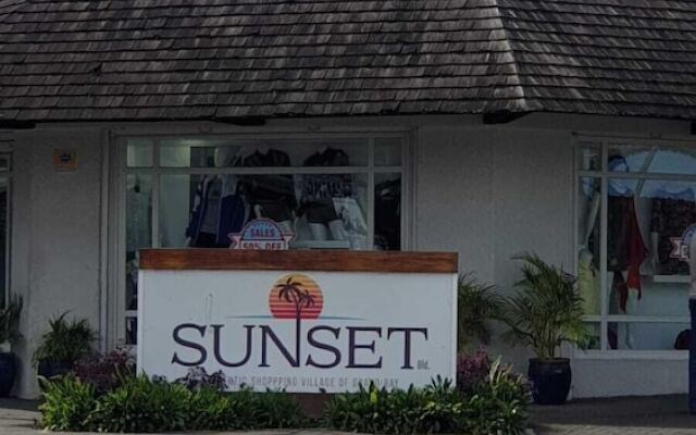 Sunset Boulevard Beachfront Apartment