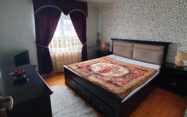 Apartament 3 camere central decomnadat lux