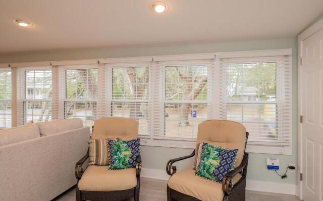 Bill's Place by Oak Island Accommodations